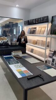 ✨ ¿Quieres hacer una reforma?

En nuestra exposición encontrarás todo lo que necesitas para que tu proyecto sea único.

Trabajamos con materiales exclusivos, seleccionados por su calidad y diseño:

🚿 Grifería de última tendencia
🧱 Porcelánicos que marcan la diferencia
🪵 Muebles elegantes y funcionales
🚪 Mamparas y todos los detalles que completan el espacio
Y lo más importante…

🤝 Nuestros asesores comerciales están para ayudarte a elegir con seguridad y confianza.
Te escuchan, te orientan y te acompañan en cada decisión para que tu reforma sea un acierto.

📍 Ven a visitarnos y descubre todo lo que tenemos preparado para ti.

Tu reforma empieza con una buena elección 💛

#Reformas #Exposición #MaterialExclusivo #AsesoramientoPersonalizado #BañosDeDiseño