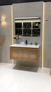 Un baño  no es solo un espacio… es una experiencia ✨🤍

Hoy te enseño este ambiente de exposición: líneas limpias, materiales elegantes y una iluminación que transforma todo.🛁💡

Fíjate en los detalles 👀, cada elemento está pensado para crear calma  y estilo. 🌿

¿Te imaginas empezar y terminar aquí tus días? ☀️🌙

🔉En Manzano instalamos tu mueble de baño ‼️

Ven a visitarnos:
📍C/ Mar de Berin S/N, Cáceres. Pol. Ind. Charca Musia.

#inspobaños #bañoselegantes #manzanoceramicaybaños #diseñosbaños #tendenciasbaños