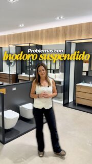 ¿Inodoro suspendido es igual a problemas de mantenimiento? 🫣 ¡Falso mito! 

Ante cualquier avería del mecanismo, no hay que tocar el tabique para nada. Retirando simplemente el pulsador se accede al mecanismo de forma directa y limpia. 👌🏼

Es verdad que si hay una fuga en las tuberías generales de la pared tocará picar… ¡pero igual que con un sanitario tradicional! Por eso, la clave real es una instalación profesional y marcas top que te garanticen repuestos de por vida. 🛠️

En Manzano Cerámica y Baños seleccionamos sistemas empotrados de la máxima calidad para que disfrutes del diseño con total tranquilidad. 

Y tu, ¿qué pondrías en tu reforma: suspendido o tradicional? 👇🏻💬

#manzanoceramicaybaños #bañosmodernos #inodorosuspendido #reformas #interiordesign